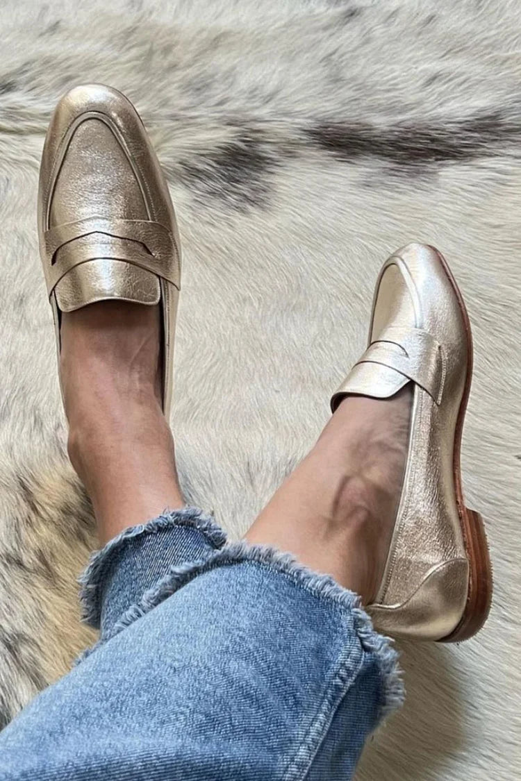 A woman wearing relaxed casual loafers on an easy day out.